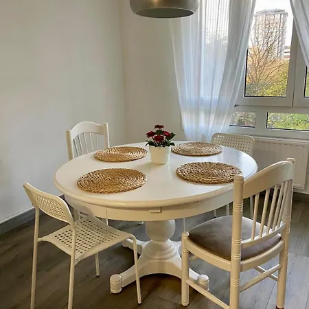 173a Amplio Moderno By R2r Consulting * Χιχόν