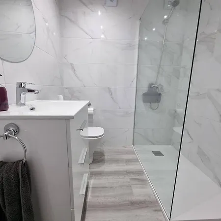 173a Amplio Moderno By R2r Consulting Apartman